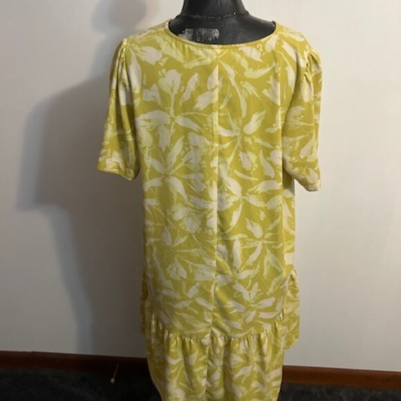 A new day Yellow Gold/White Floral V-neck ruffle bottom drop waist dress, size L - Picture 3 of 7
